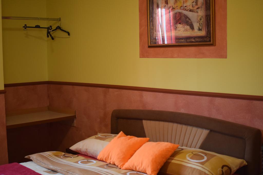 Apartment&Rooms "Globus" Mostar Zimmer foto